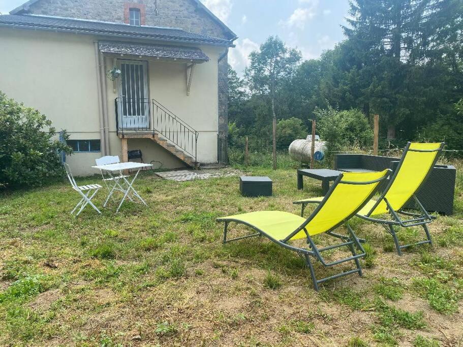 Petite Maison En Auvergne Giat Exterior photo