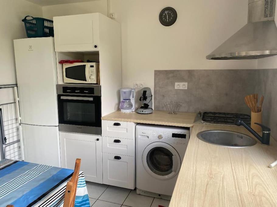 Petite Maison En Auvergne Giat Exterior photo