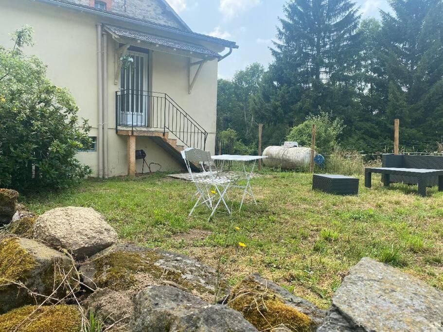 Petite Maison En Auvergne Giat Exterior photo